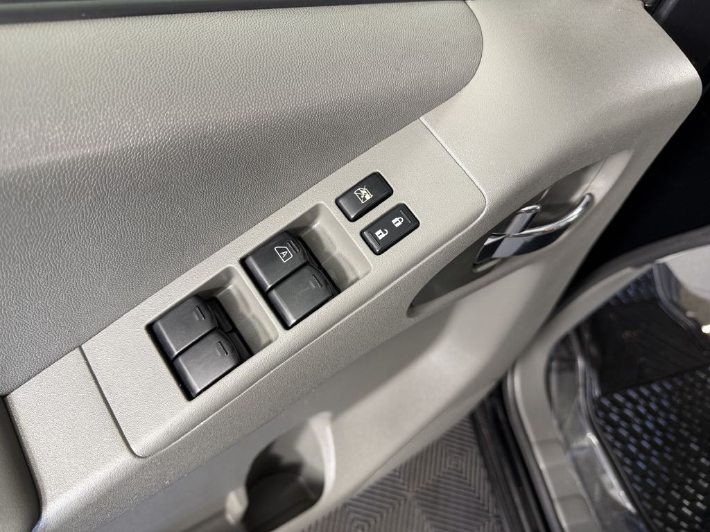 2010 Nissan Frontier Image 31