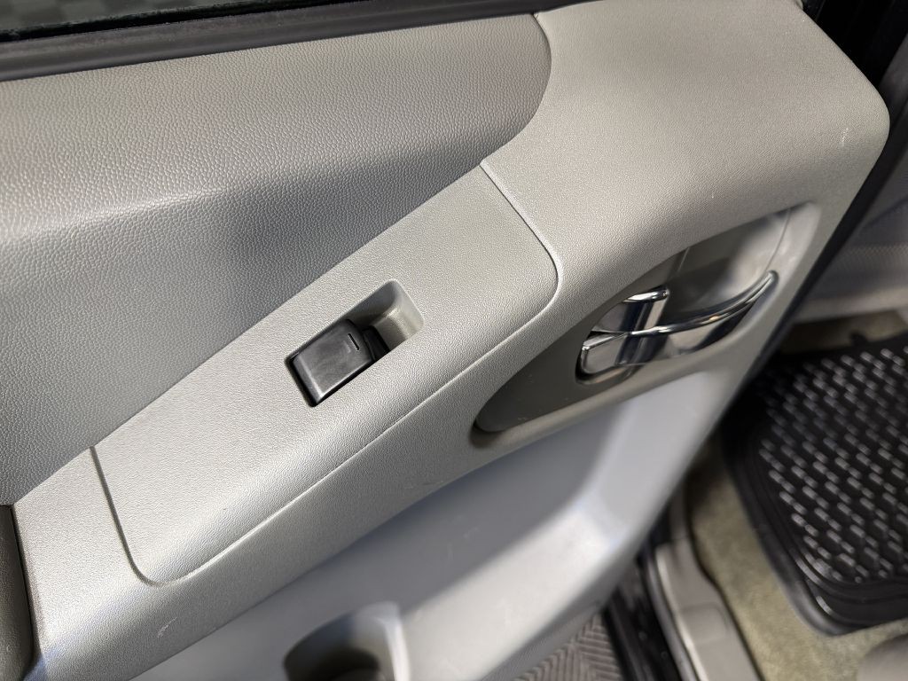 2010 Nissan Frontier Image 34