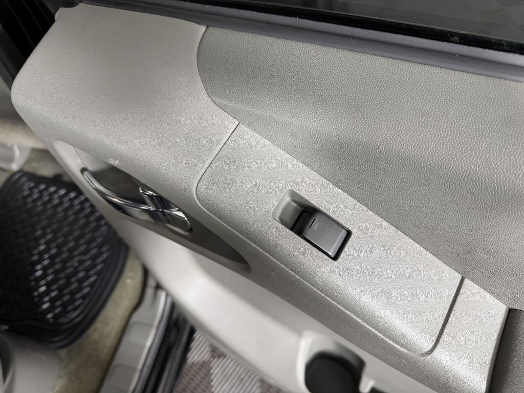 2010 Nissan Frontier Image 36