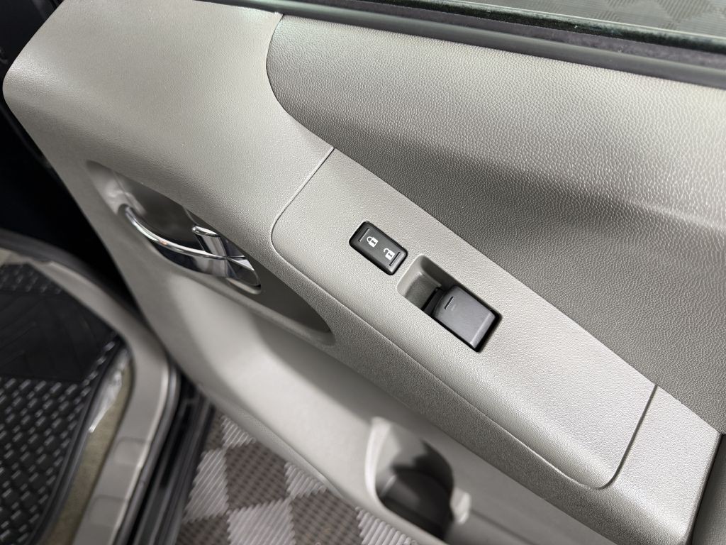 2010 Nissan Frontier Image 38
