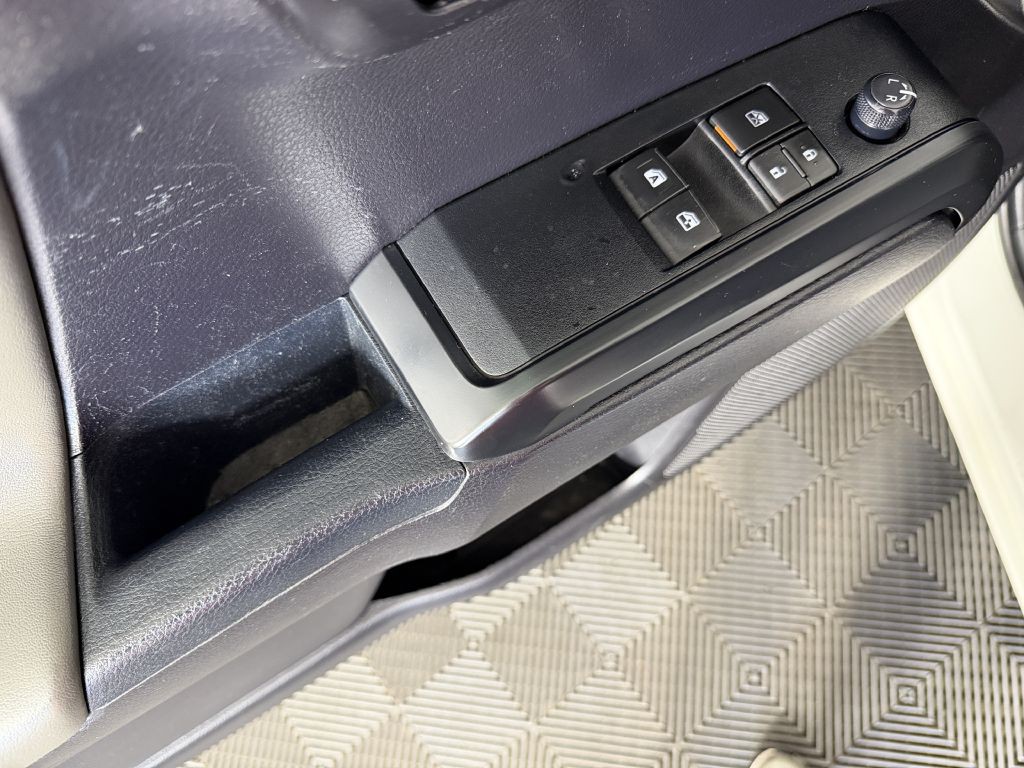 2020 Toyota Tacoma Image 24