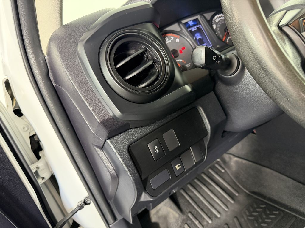 2020 Toyota Tacoma Image 25