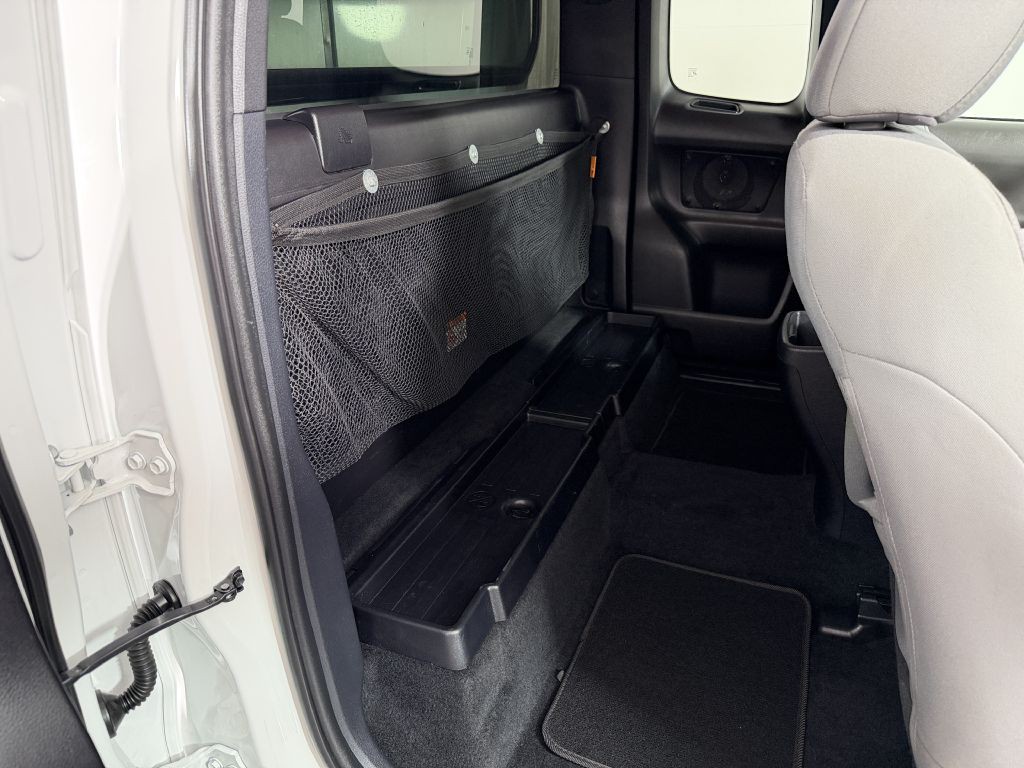 2020 Toyota Tacoma Image 32