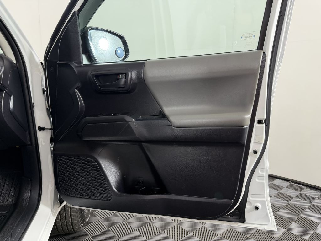 2020 Toyota Tacoma Image 34
