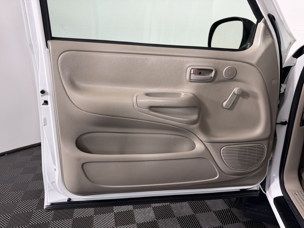 2005 Toyota Tundra Image 25
