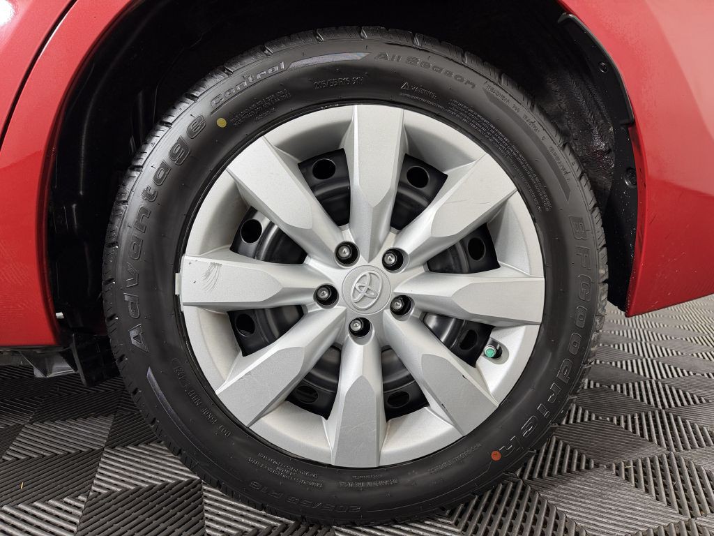 2015 Toyota Corolla Image 17