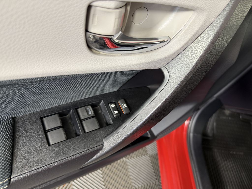 2015 Toyota Corolla Image 23