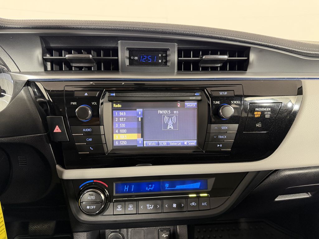 2015 Toyota Corolla Image 31
