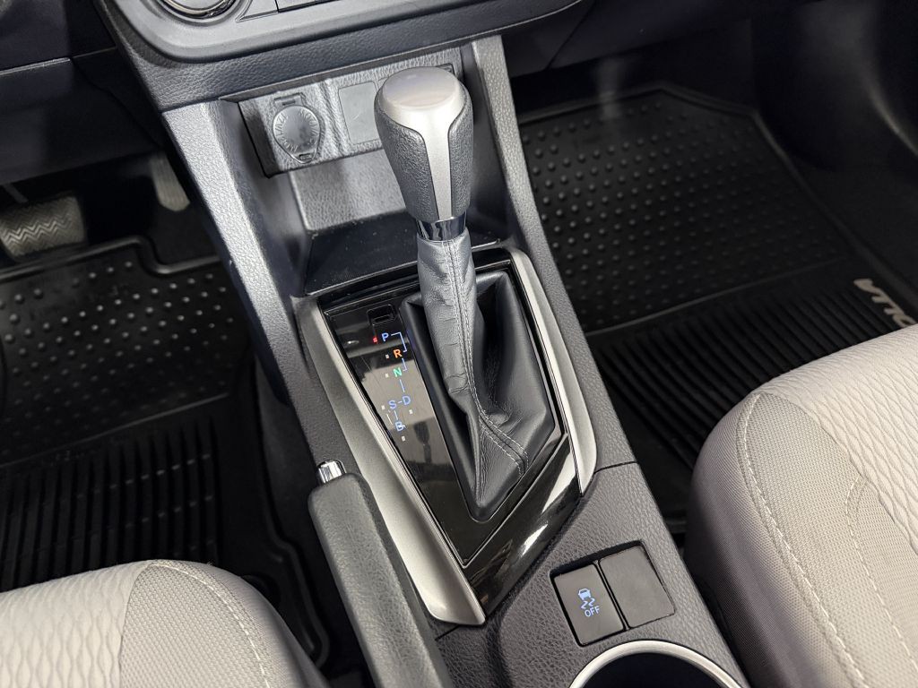 2015 Toyota Corolla Image 32