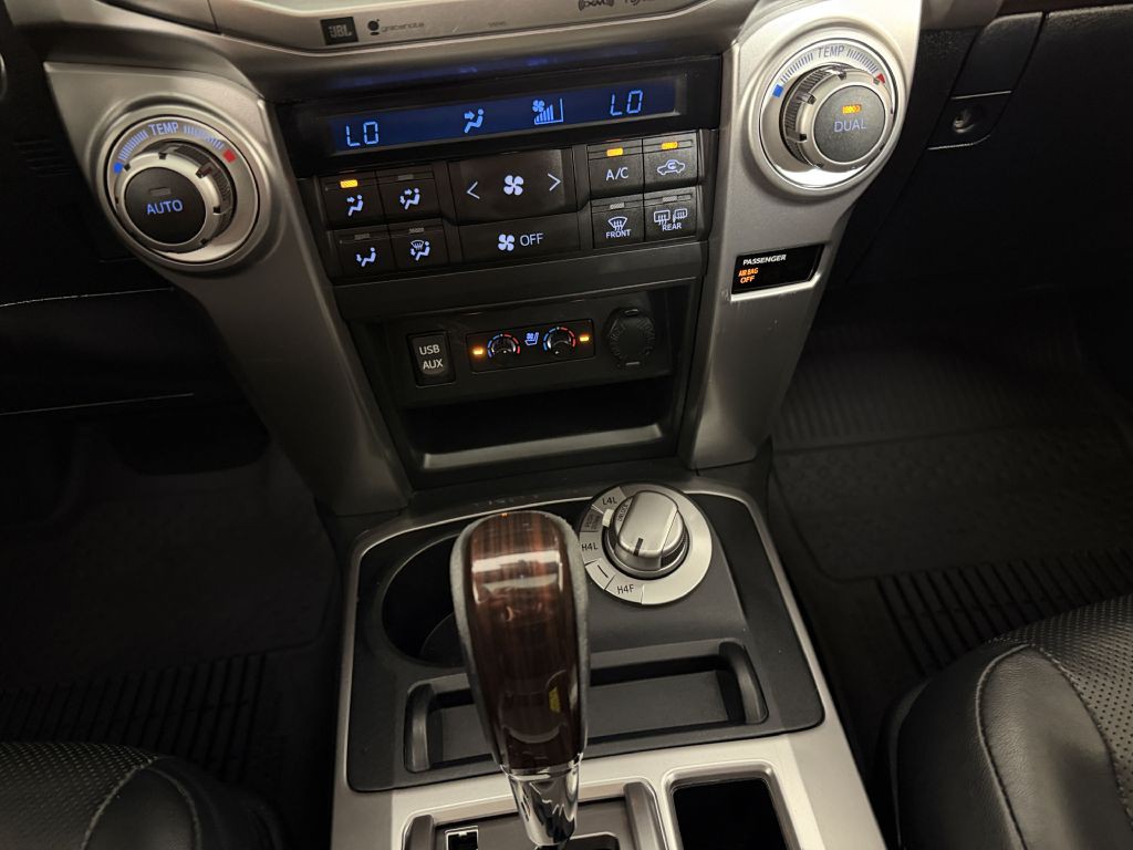 2017 Toyota 4Runner Image 32
