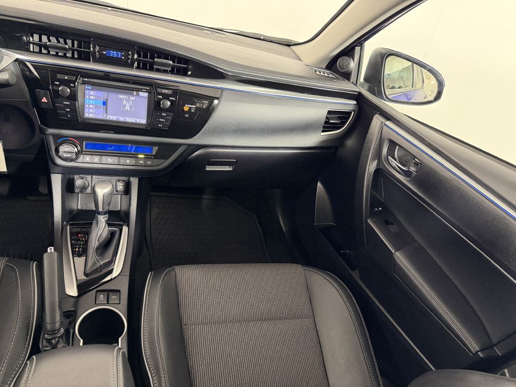 2016 Toyota Corolla Image 17
