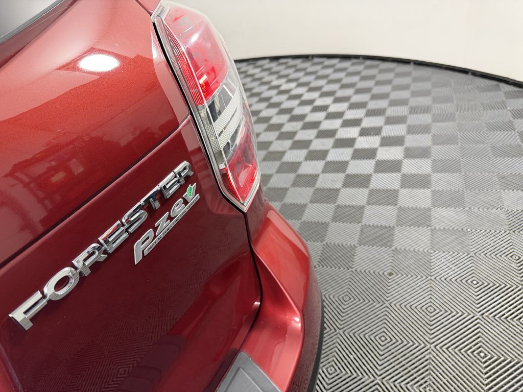 2014 Subaru Forester Image 14