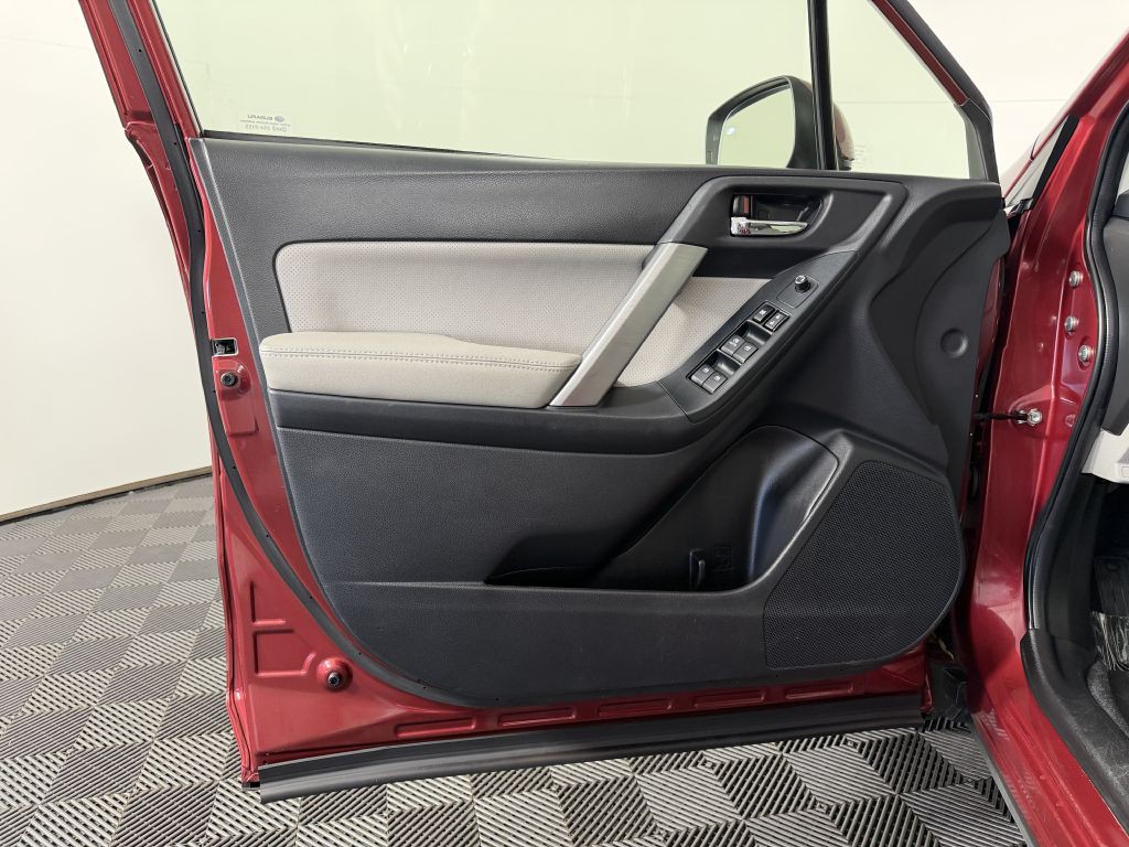 2014 Subaru Forester Image 38