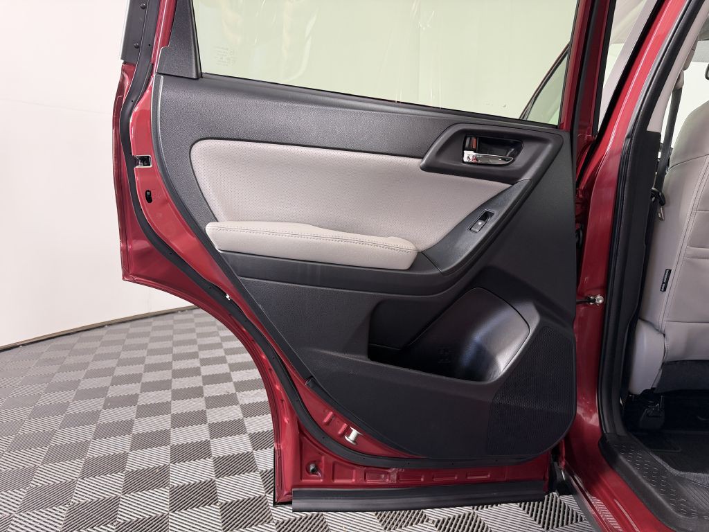 2014 Subaru Forester Image 42