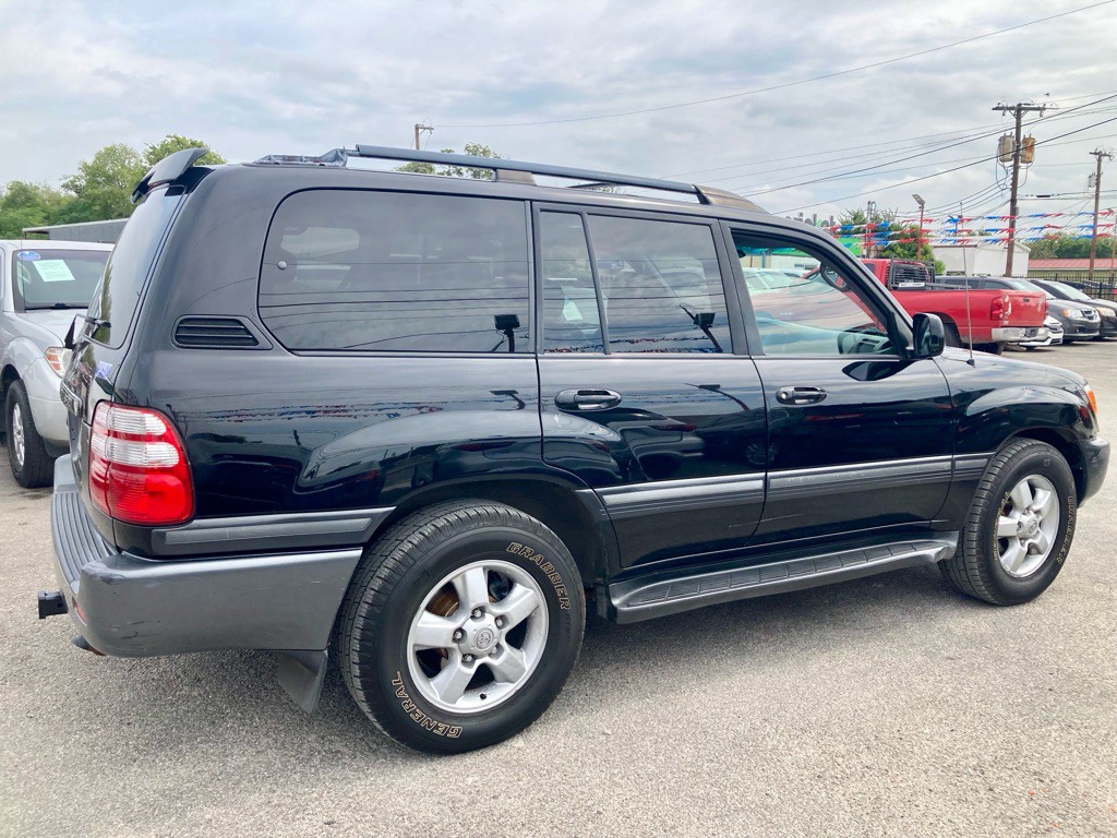 2004 Toyota Land Cruiser Image 3