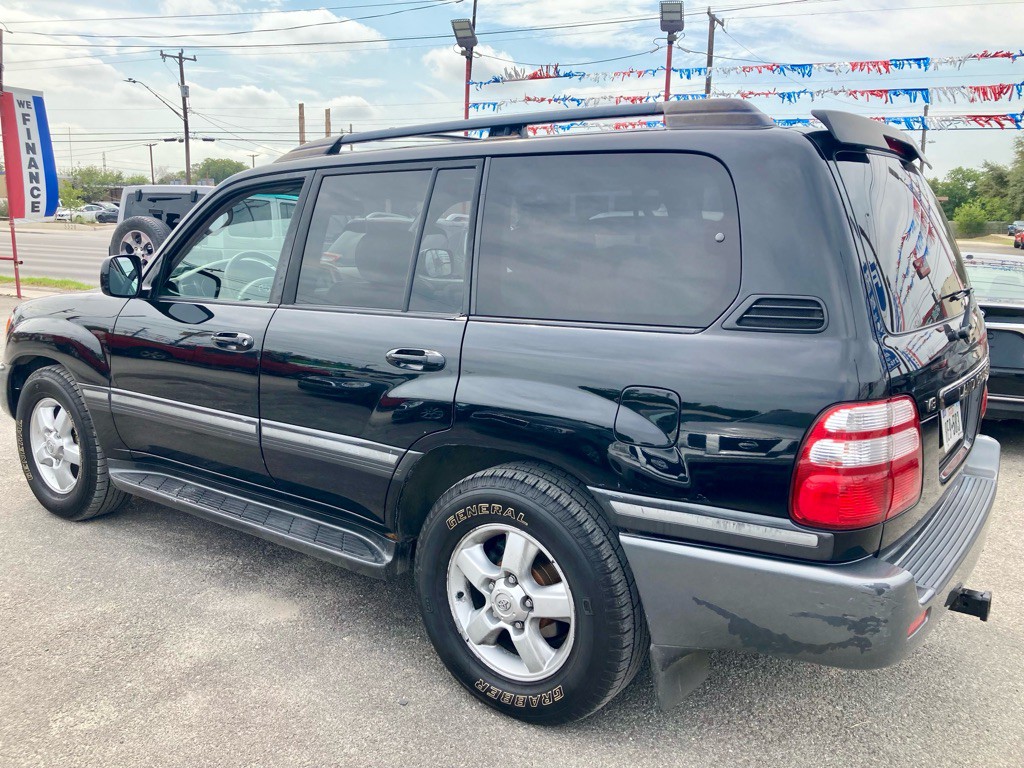 2004 Toyota Land Cruiser Image 4