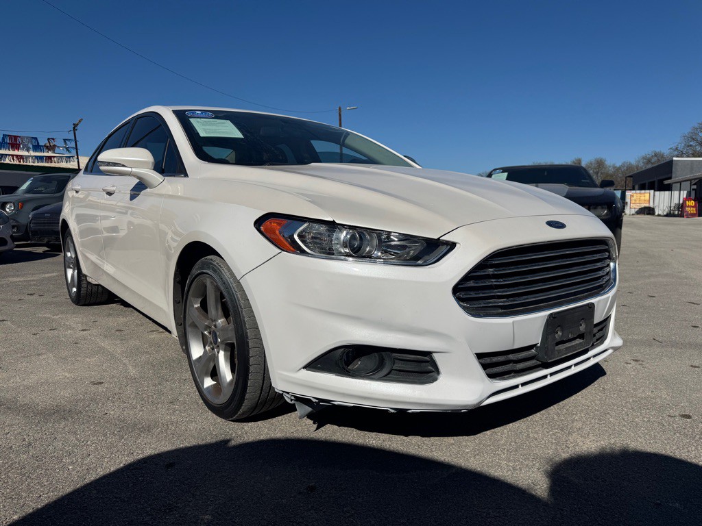 2016 Ford Fusion Image 2