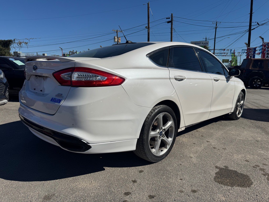 2016 Ford Fusion Image 3