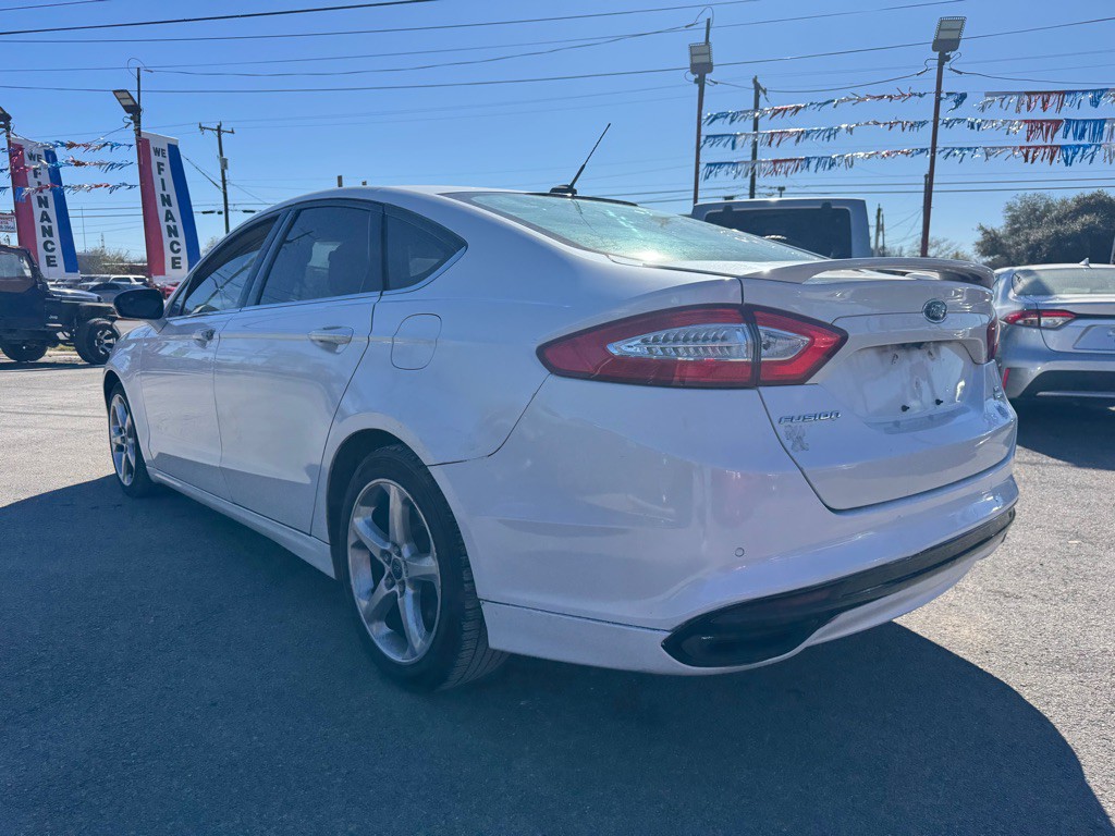 2016 Ford Fusion Image 4