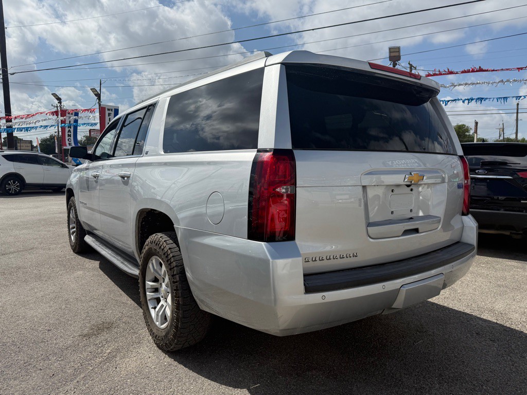2019 Chevrolet Suburban Image 4