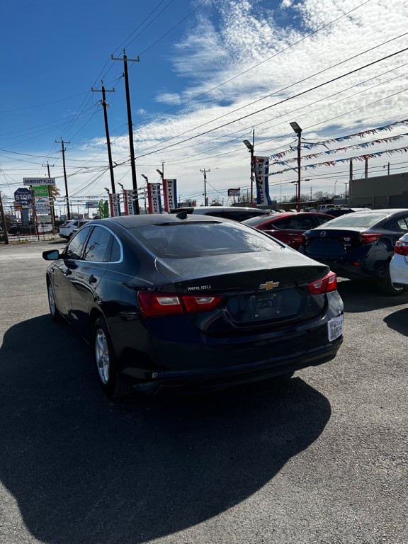 2017 Chevrolet Malibu Image 3