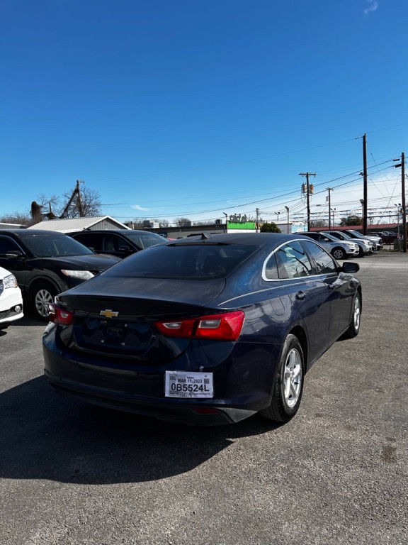 2017 Chevrolet Malibu Image 4