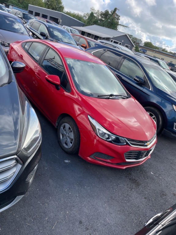 2017 Chevrolet Cruze Image 2