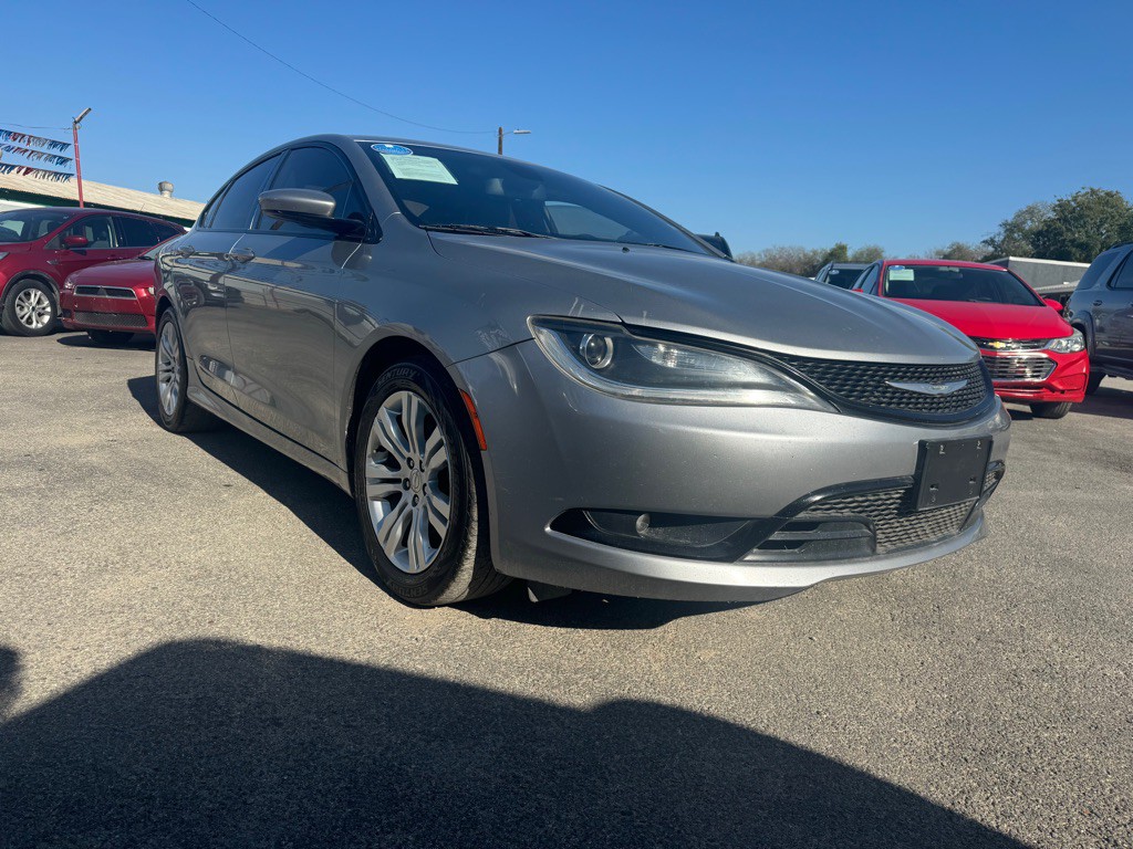 2015 Chrysler 200 Image 2