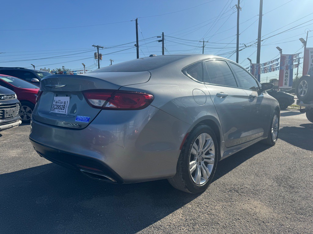 2015 Chrysler 200 Image 3