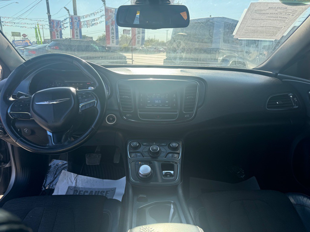 2015 Chrysler 200 Image 7