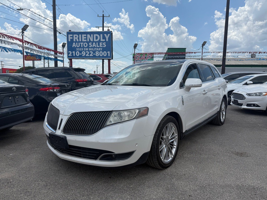 2014 Lincoln MKT Image 1