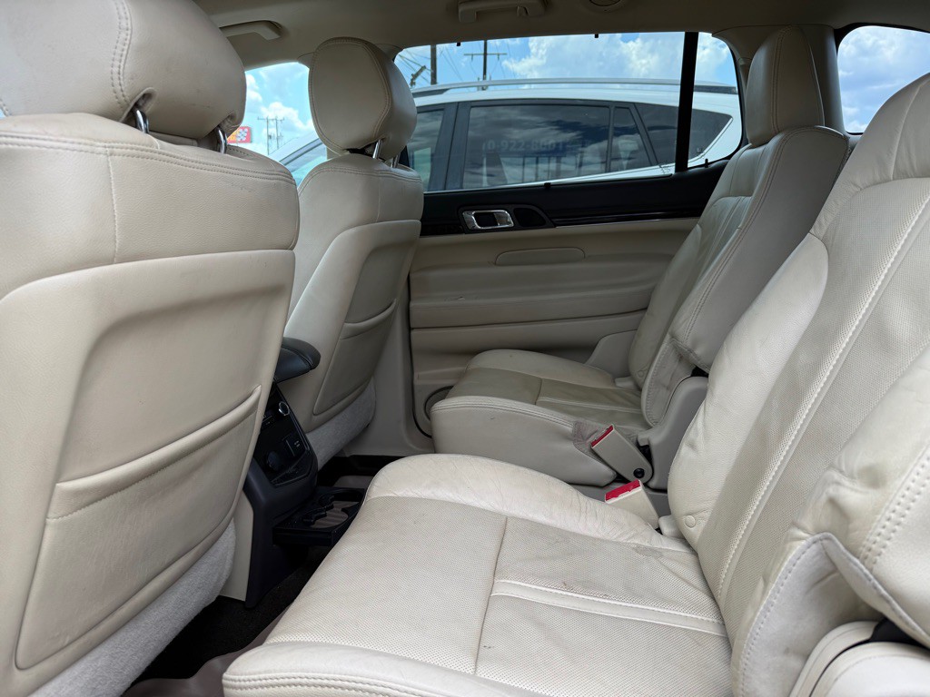 2014 Lincoln MKT Image 6