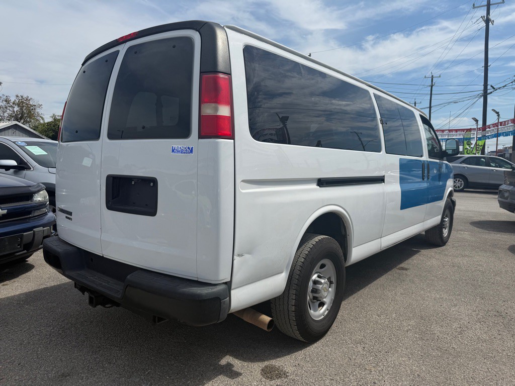 2013 Chevrolet Express Image 3