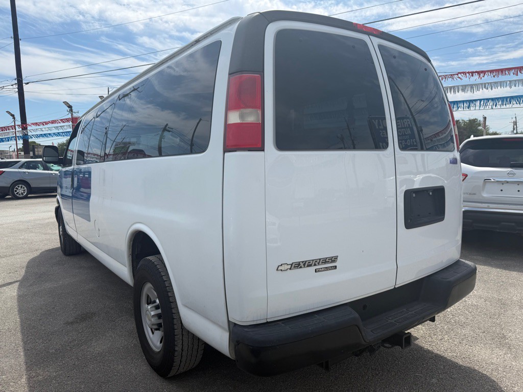 2013 Chevrolet Express Image 4