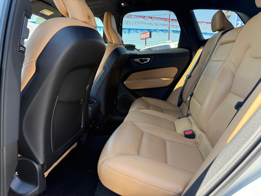 2020 Volvo XC60 Image 6