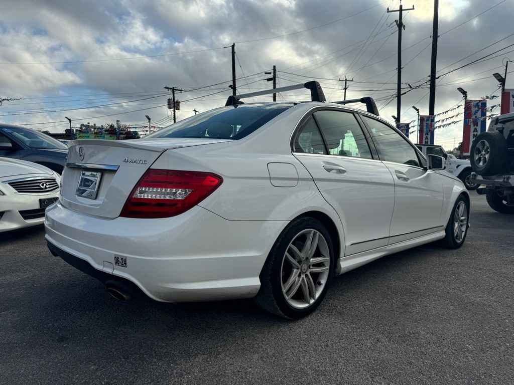 2013 Mercedes-Benz C-Class Image 3