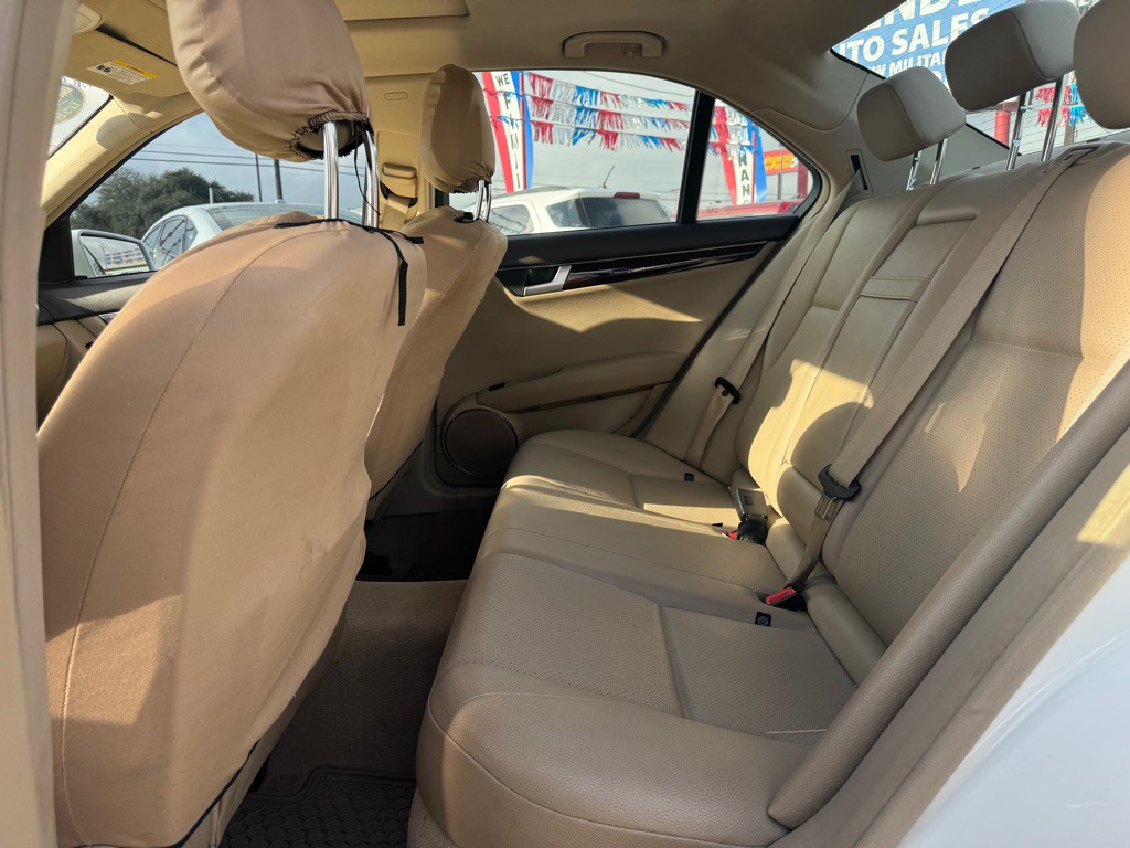 2013 Mercedes-Benz C-Class Image 6
