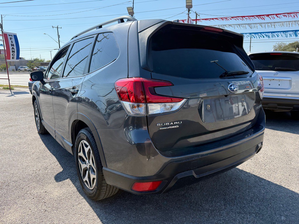2023 Subaru Forester Image 4