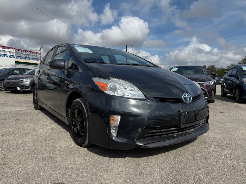 2015 Toyota Prius Image 2