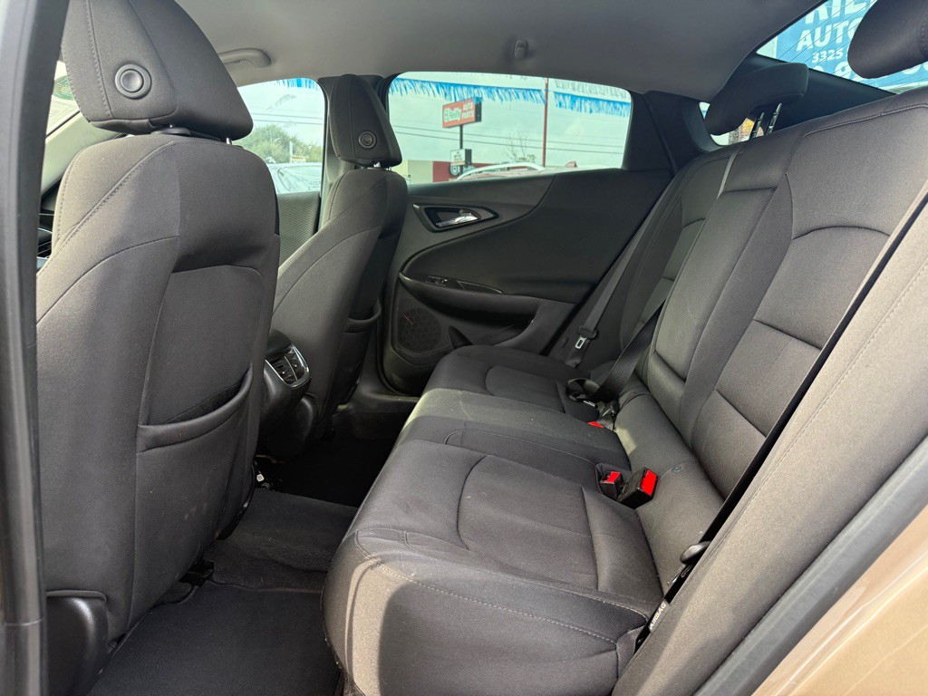 2018 Chevrolet Malibu Image 6