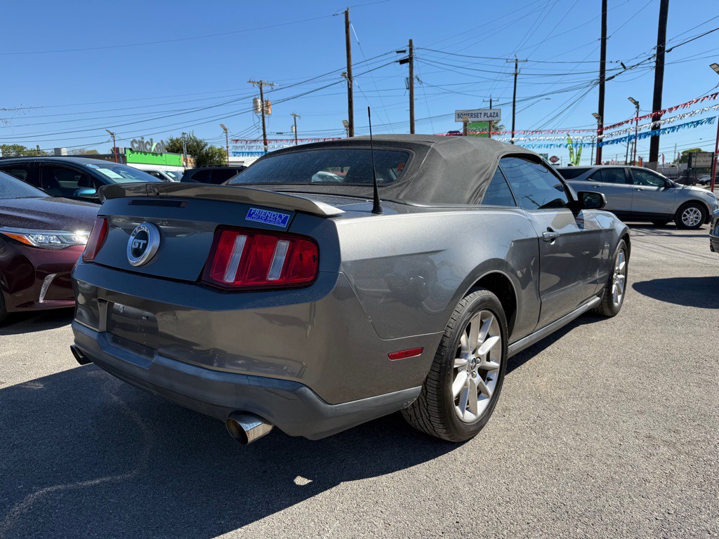 2010 Ford Mustang Image 3