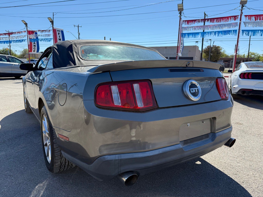 2010 Ford Mustang Image 4