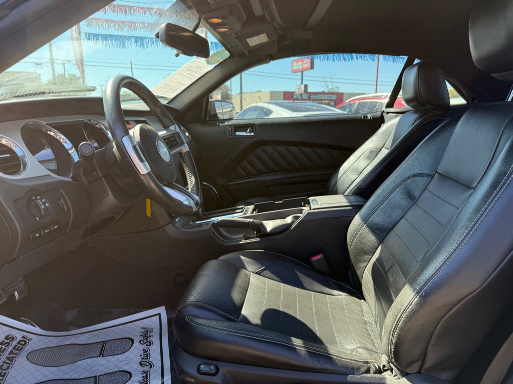 2010 Ford Mustang Image 5