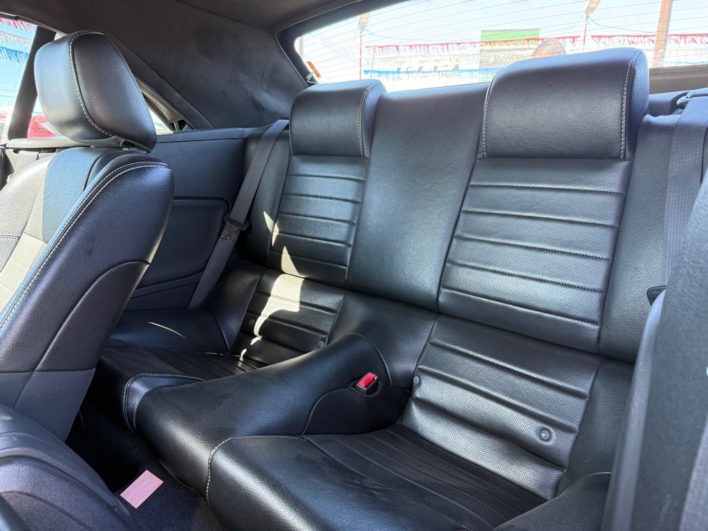 2010 Ford Mustang Image 6