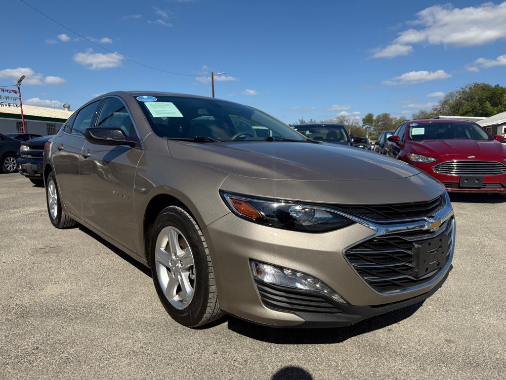 2022 Chevrolet Malibu Image 2