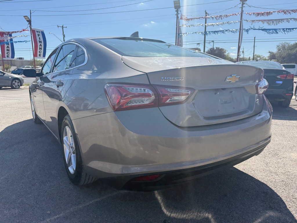 2022 Chevrolet Malibu Image 4