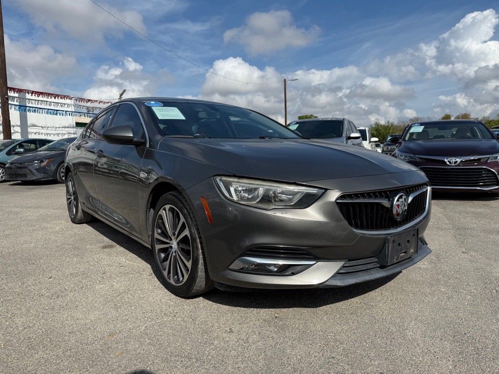 2018 Buick Regal Image 2