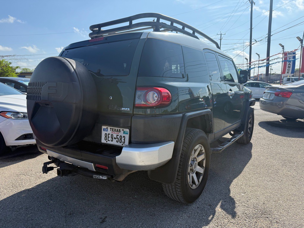 2014 Toyota FJ Cruiser Image 3
