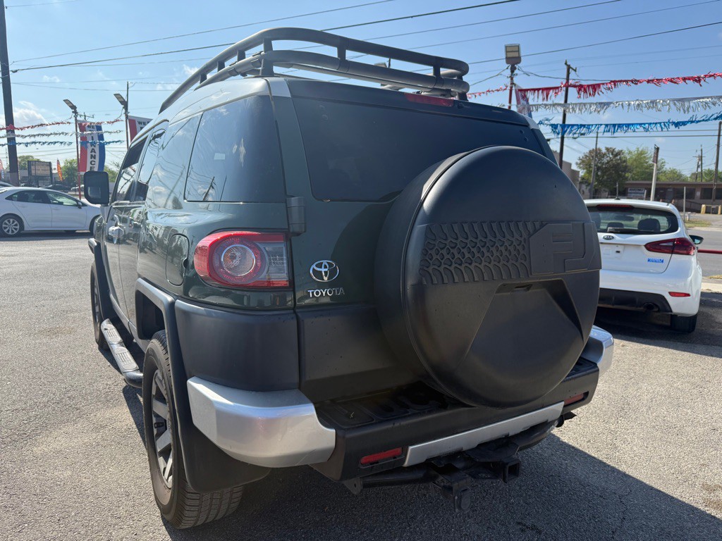 2014 Toyota FJ Cruiser Image 4