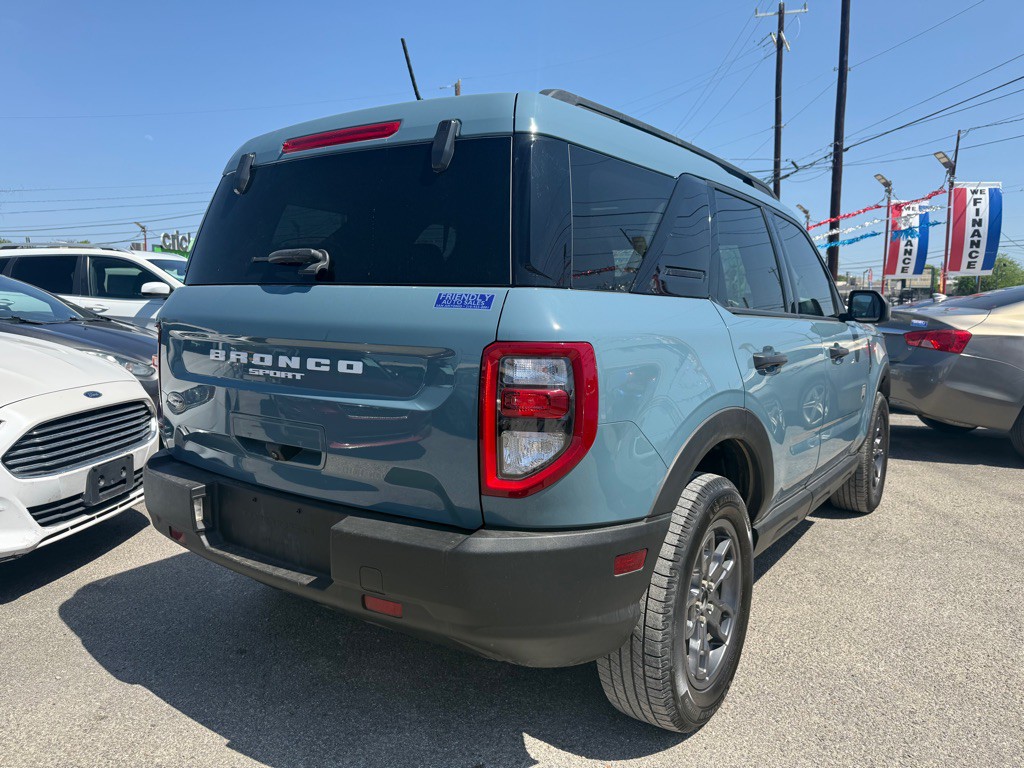 2022 Ford Bronco Image 3